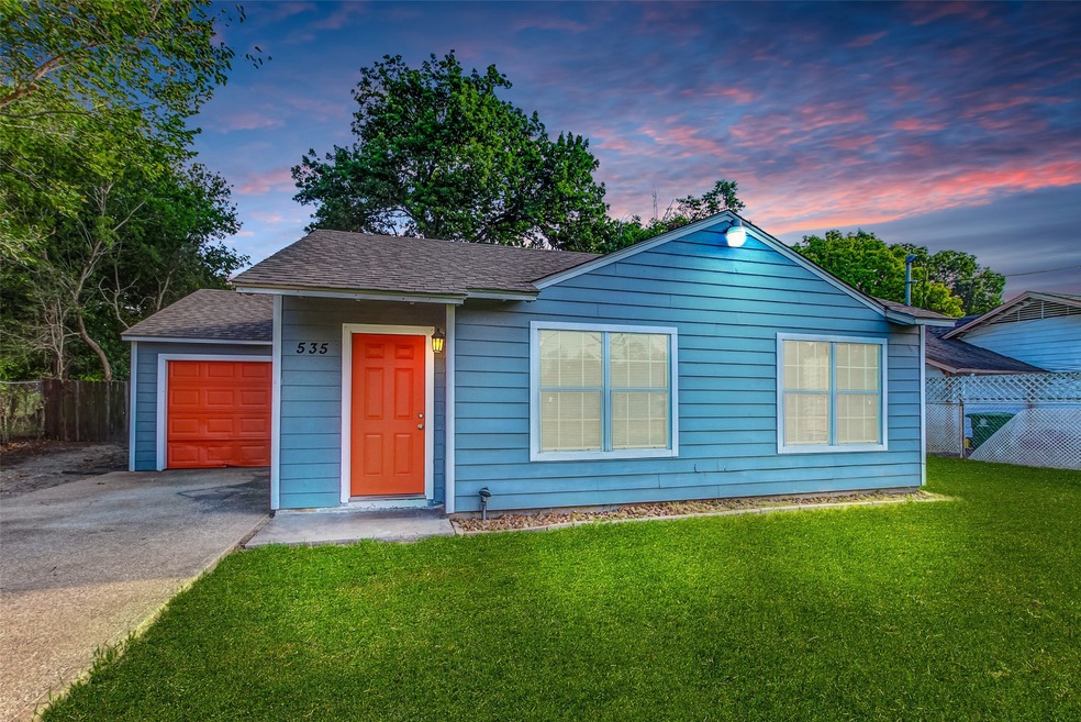 535 Plymouth St, Houston, TX 77022 - photo 1