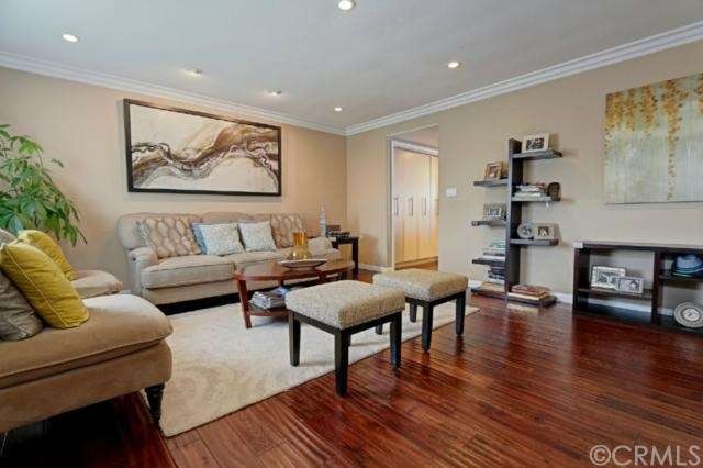 Formal entry/sitting area