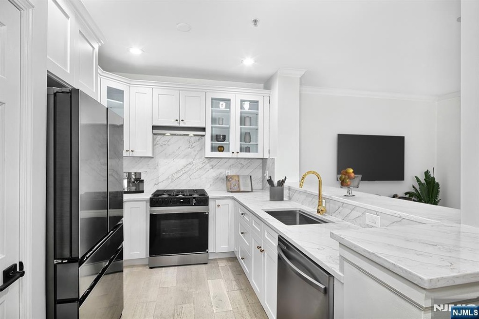 121 Abbie Ct unit C1, West New York, NJ 07093 - photo 1