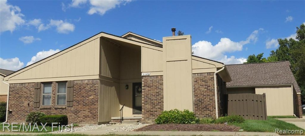 31389 Pine Tree front view.JPG