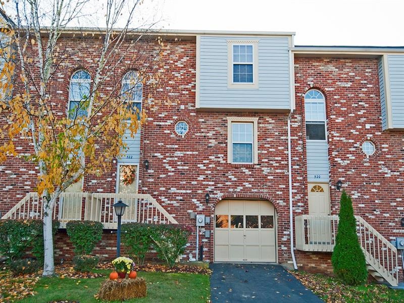 3Bdrm 2.5 Bath Townhome with Brick front and spaci
