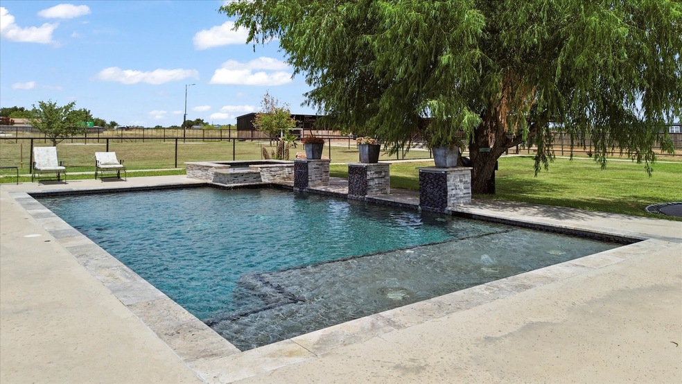 4204 Cherry Ridge Ln, Joshua, TX 76058 - photo 1