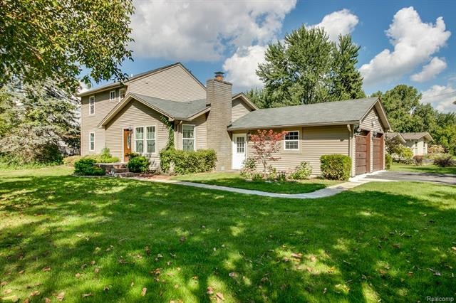 5136 Latimer St, West Bloomfield, MI 48324 - photo 1