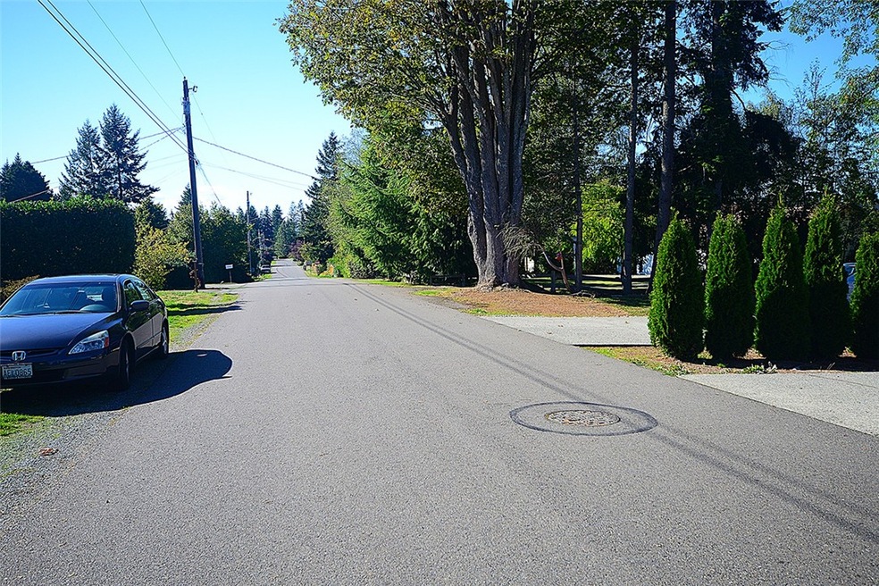 8227 226th St SW unit B, Edmonds, WA 98026 - photo 1