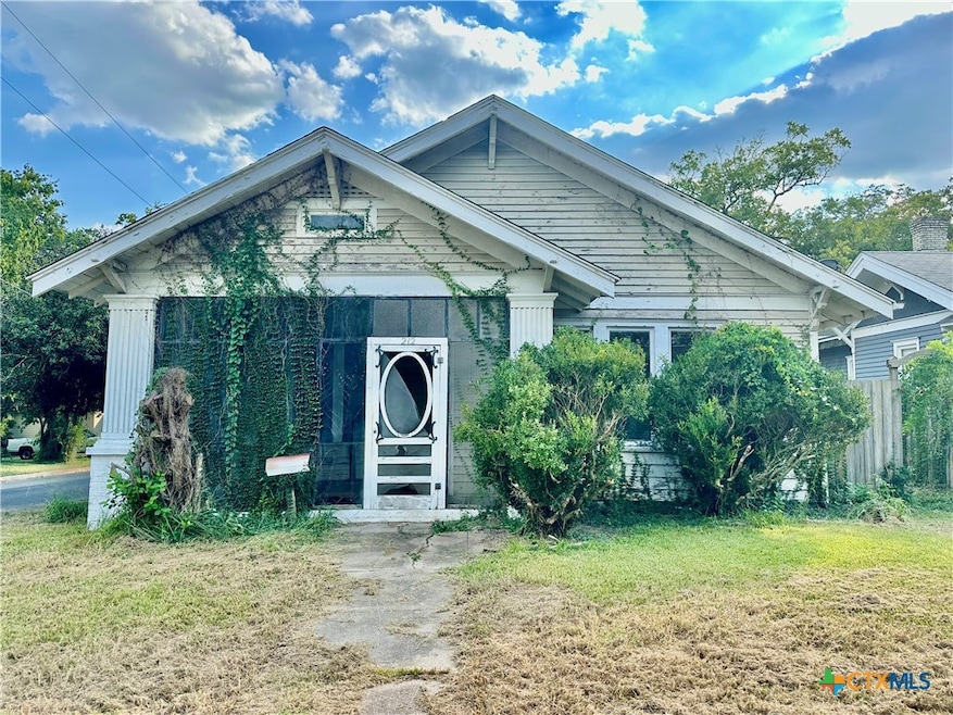 Welcome to 212 Coke Street, Yoakum Texas