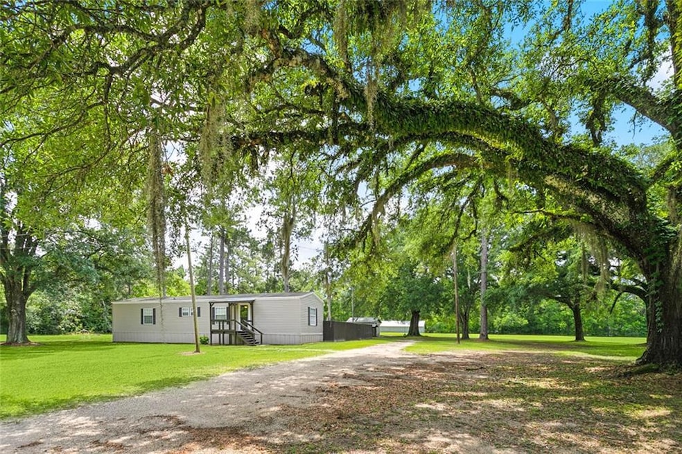 NESTLED UNDER MASSIVE OAK TREES IS SUPER NICE MOBI