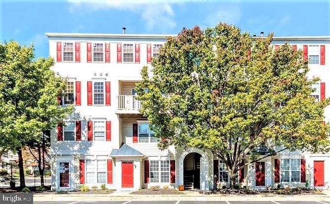 8176 Cockburn Ct unit 303, Lorton, VA 22079 - photo 1