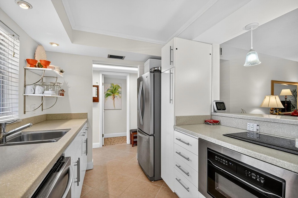 7 Golfs Edge unit D, West Palm Beach, FL 33417 - photo 1