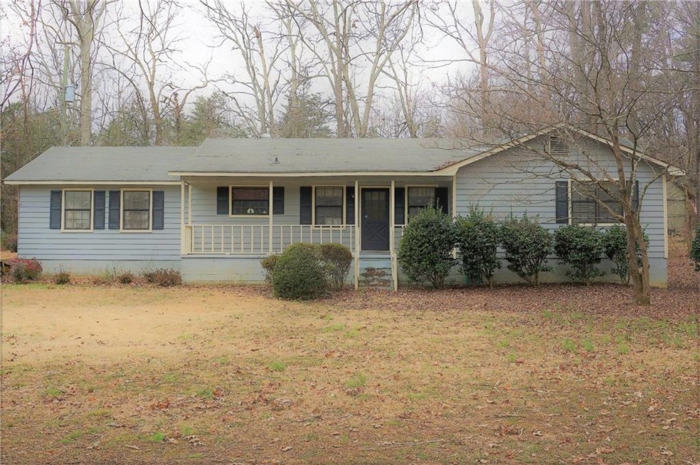 Nice ranch with a Huge Front Yard!