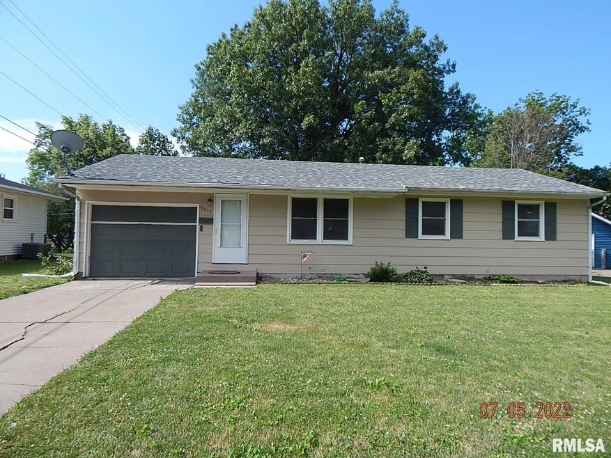 2317 W 36th St, Davenport, IA 52806 - photo 1