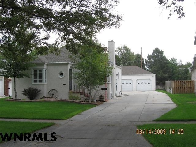 Lovely home with 3 bedrooms, features include new 