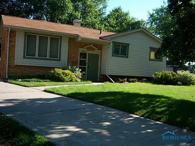 2527 Bay View Ct, Toledo, OH 43611 - photo 1
