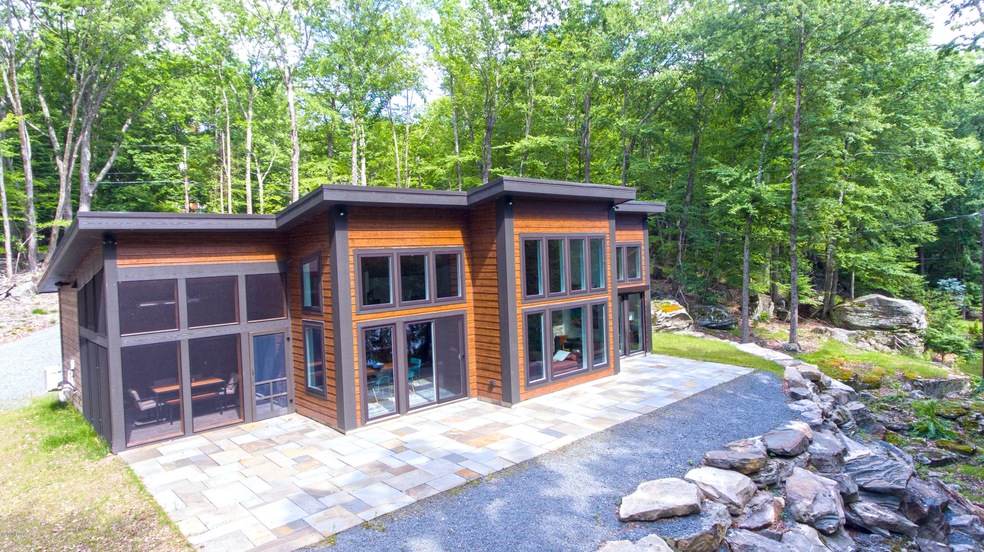 93 E Shore Dr, Hawley, PA 18428 - photo 1