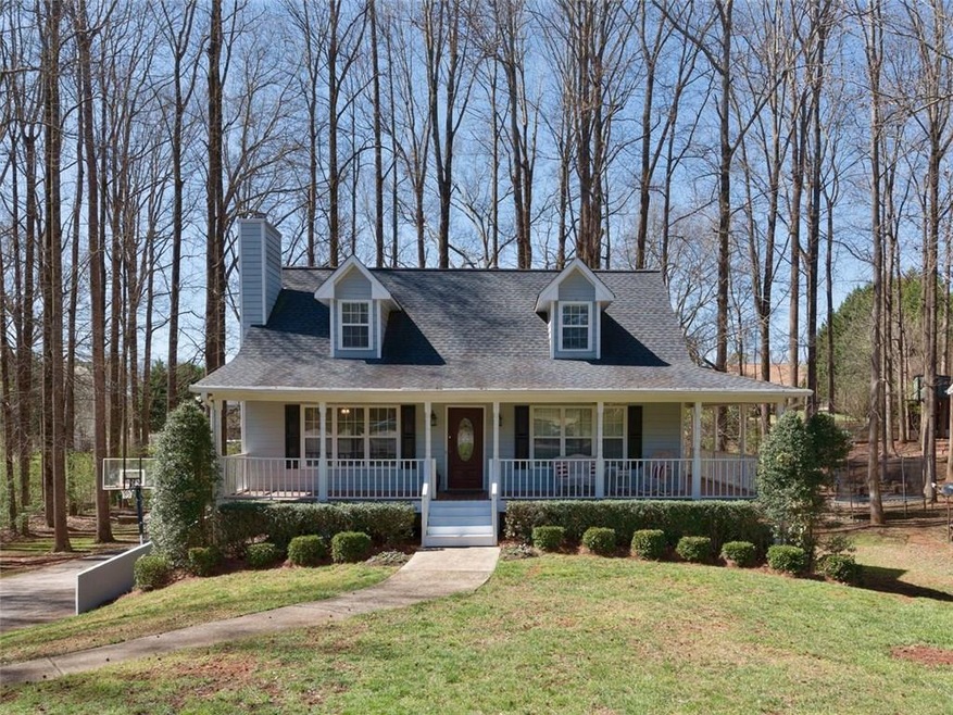 Enjoy the peaceful, country setting of this quaint