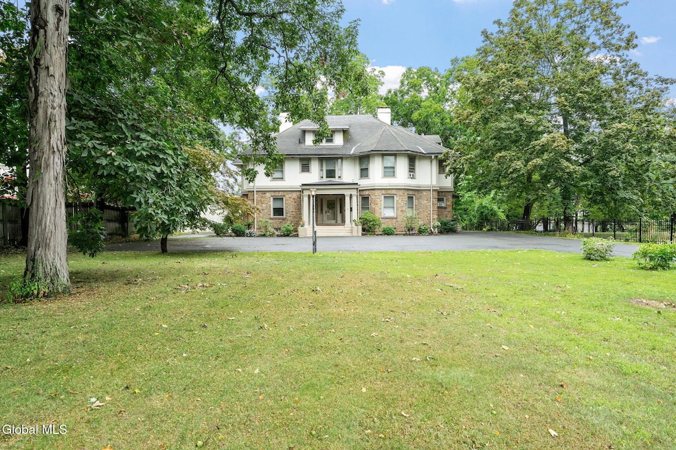 Pending $599,900 • Co-Listing Agent