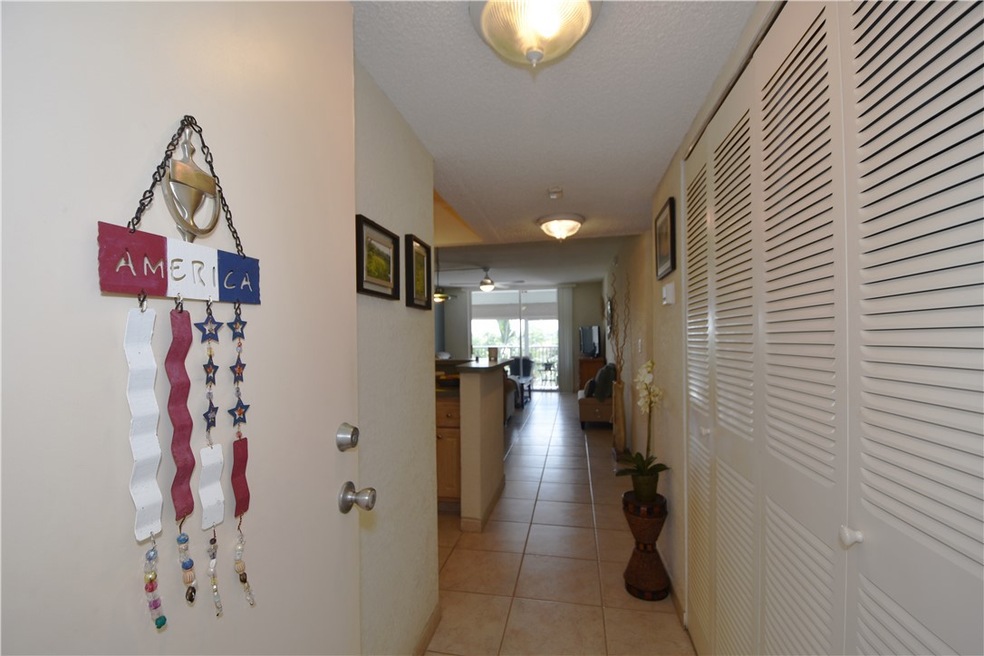 Bright and beautiful entrance into unit