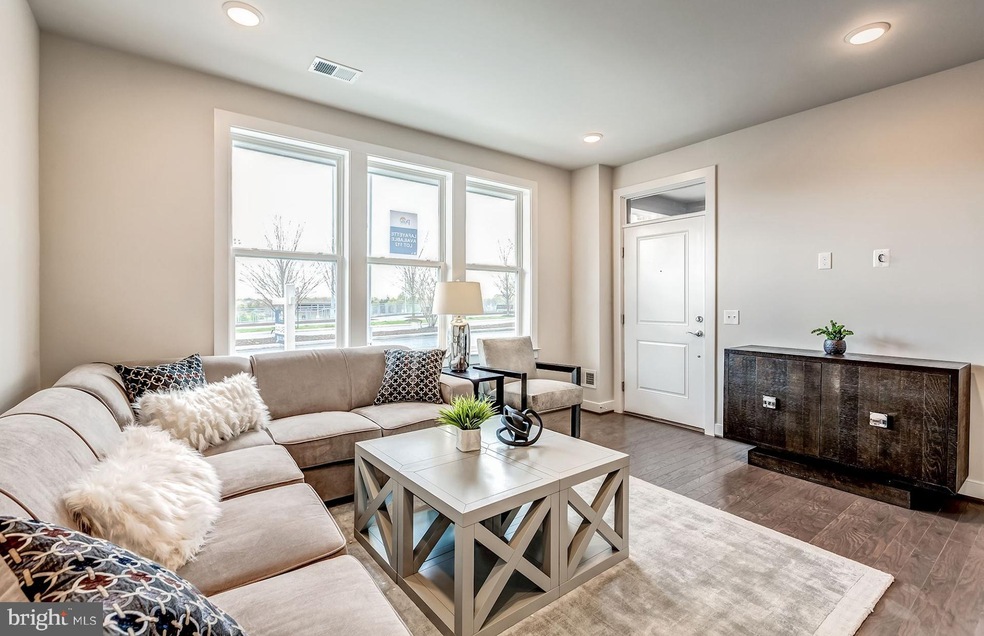 13334 Arrowbrook Centre Dr unit 112, Herndon, VA 20171 - photo 1