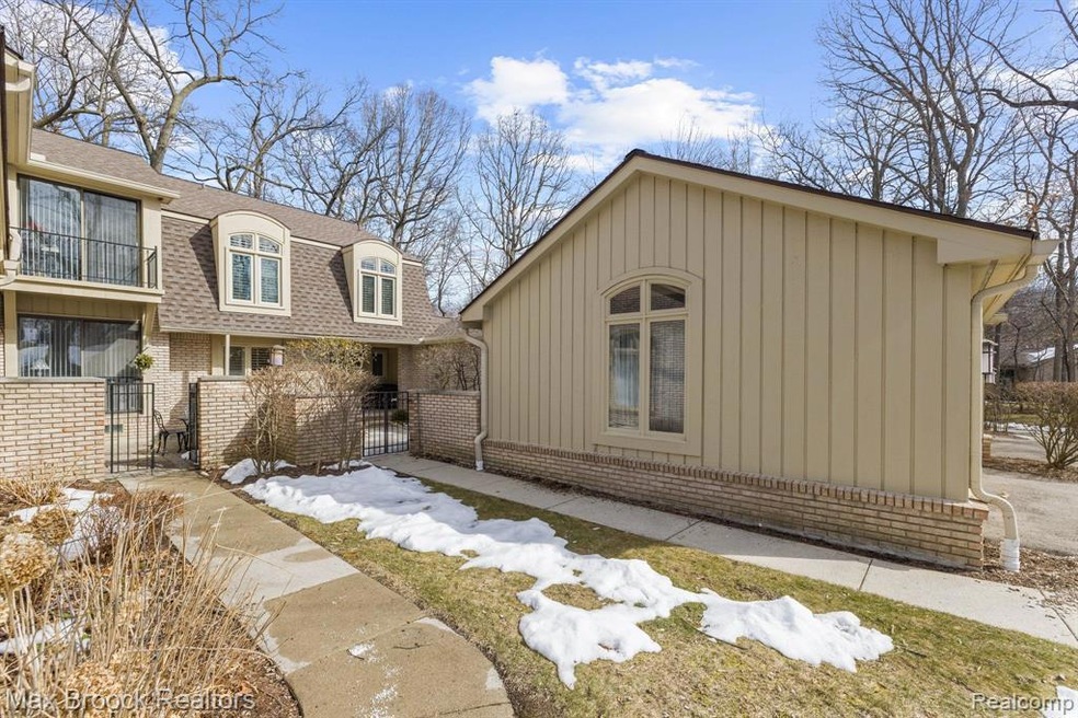 1189 Glenpointe Ct, Bloomfield Hills 48304
