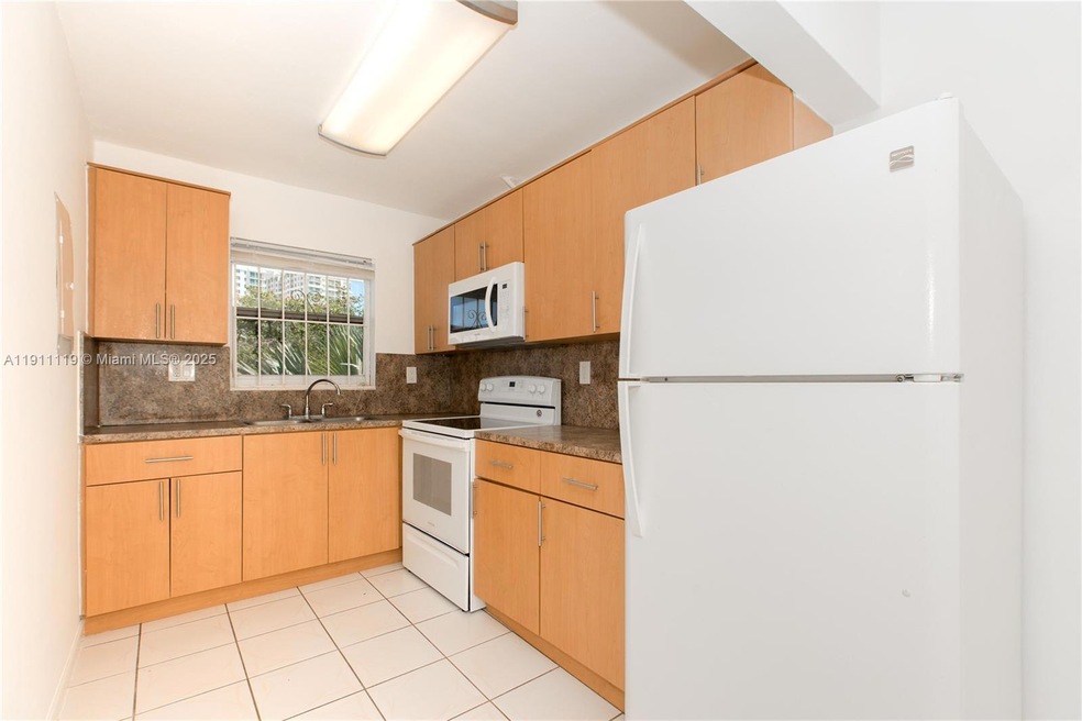1060 NE 78th St unit 10, Miami, FL 33138 - photo 1