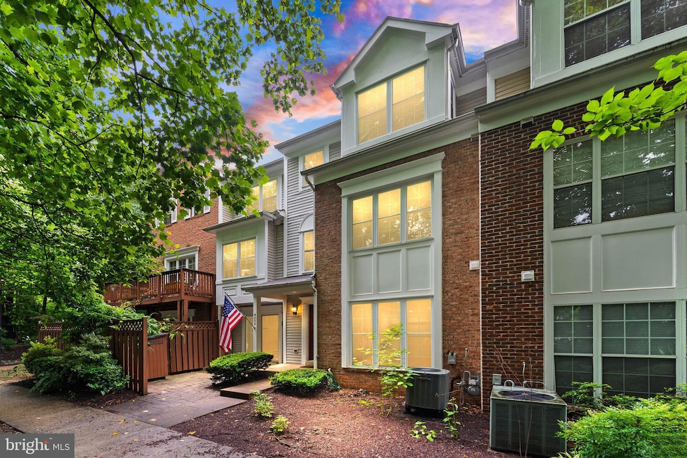 4339 Runabout Ln unit 178, Fairfax, VA 22030 - photo 1