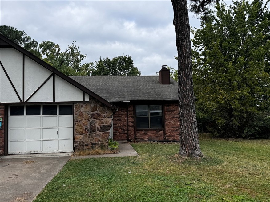 911 NW A St, Bentonville, AR 72712 - photo 1