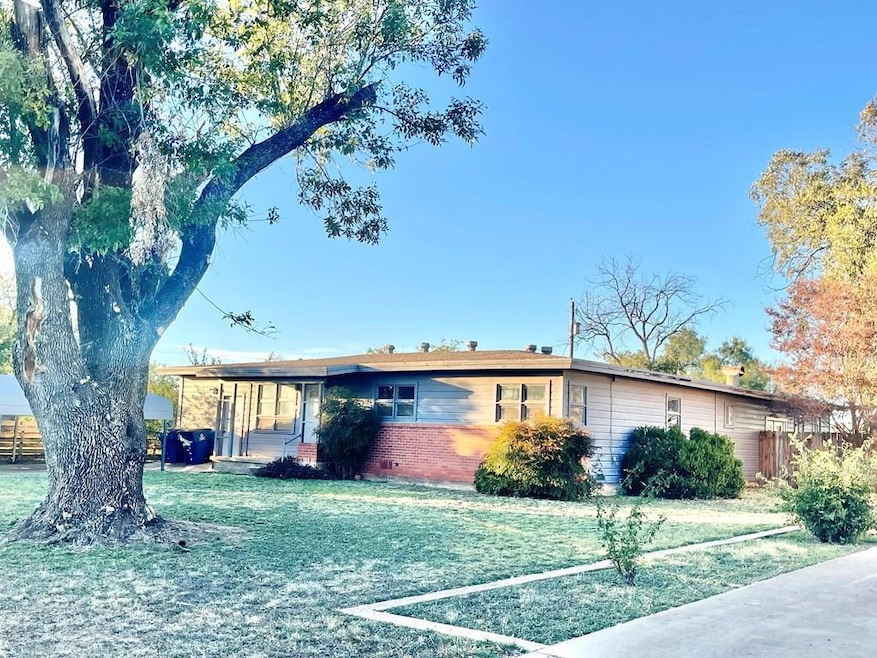 306 Laurel Dr, Winters, TX 79567 - photo 1