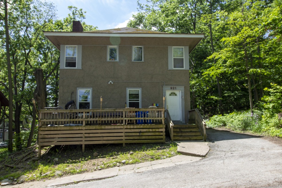 921 Walwood