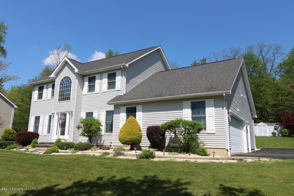 19 Cobblestone Ln, Mountain Top, PA 18707 - photo 1