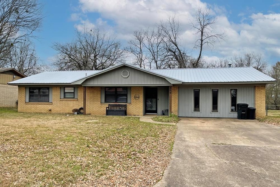 906 Japonica Dr, Wake Village, TX 75501 - photo 1