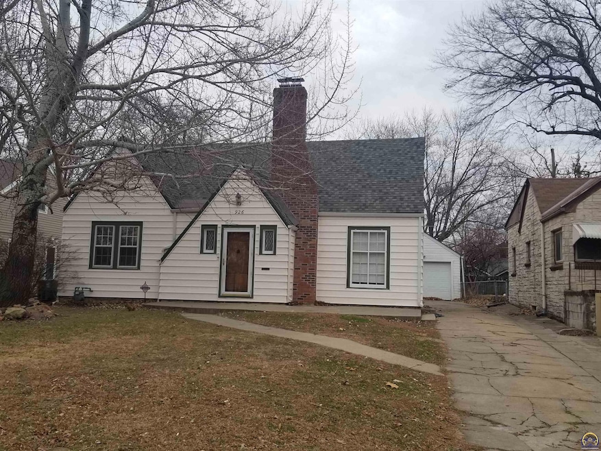 926 SW Wayne Ave, Topeka, KS 66606 - photo 1