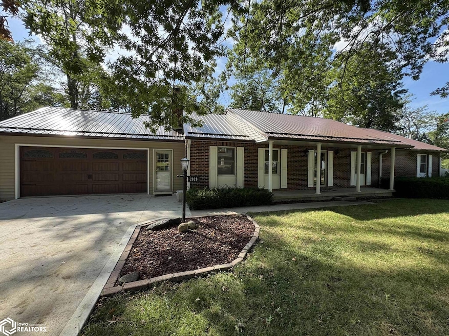 2028 Golfview Cir, Centerville, IA 52544 - photo 1