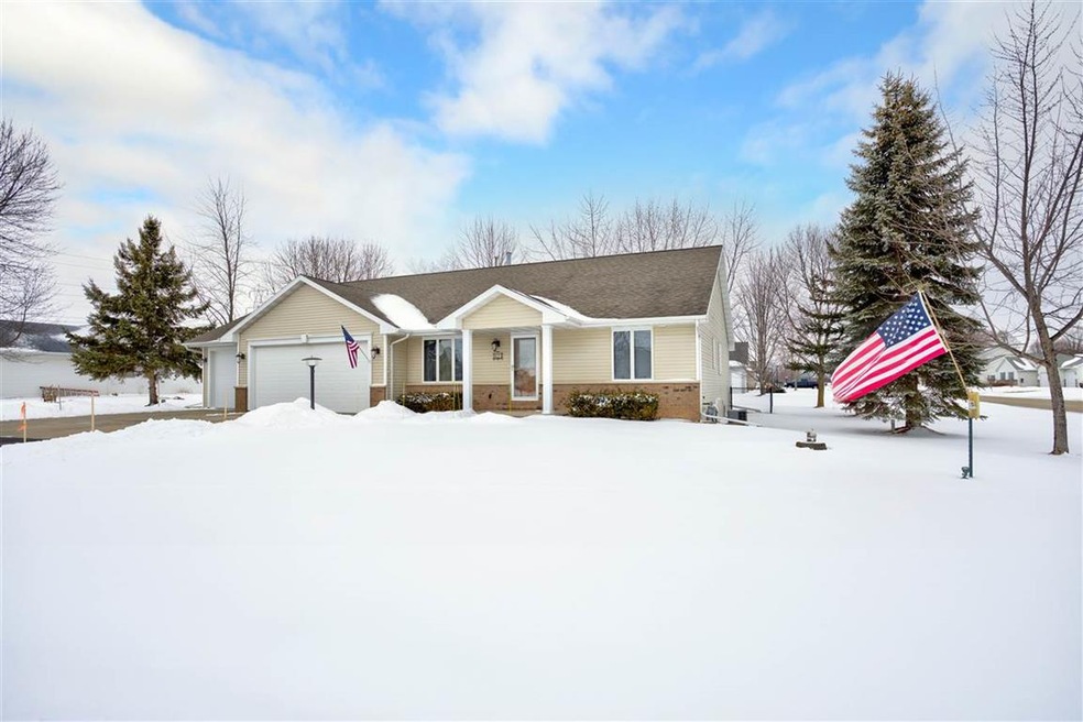 N9529 Andrew Dr, Appleton, WI 54915 - photo 1
