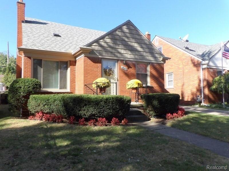 Excellent central Allen Park location, short walk 
