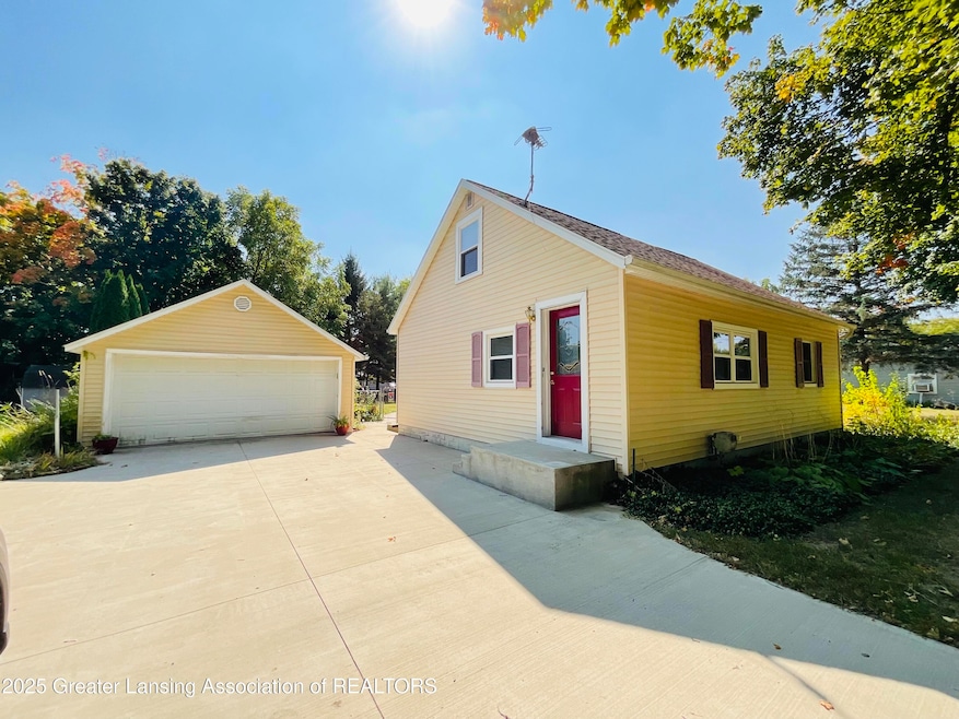 509 W 3rd St, Charlotte, MI 48813 - photo 1