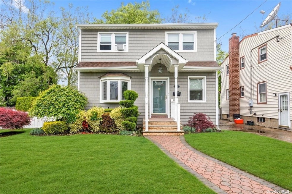 138 Claflin Blvd, Franklin Square, NY 11010 - photo 1