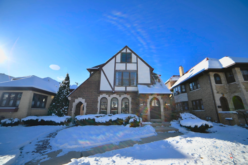 4421 N Cramer St, Shorewood, WI 53211 - photo 1