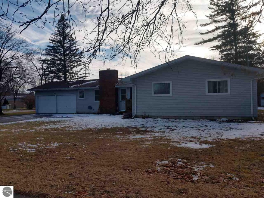 412 E Michigan Ave, Au Gres, MI 48703 - photo 1