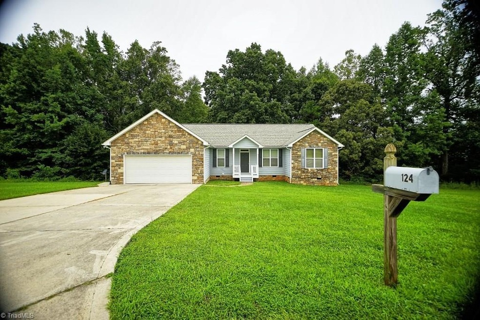 124 Ravencrest Dr, Statesville, NC 28625 - photo 1