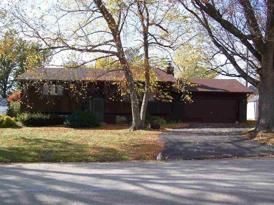 1203 12th St, Grundy Center, IA 50638 - photo 1