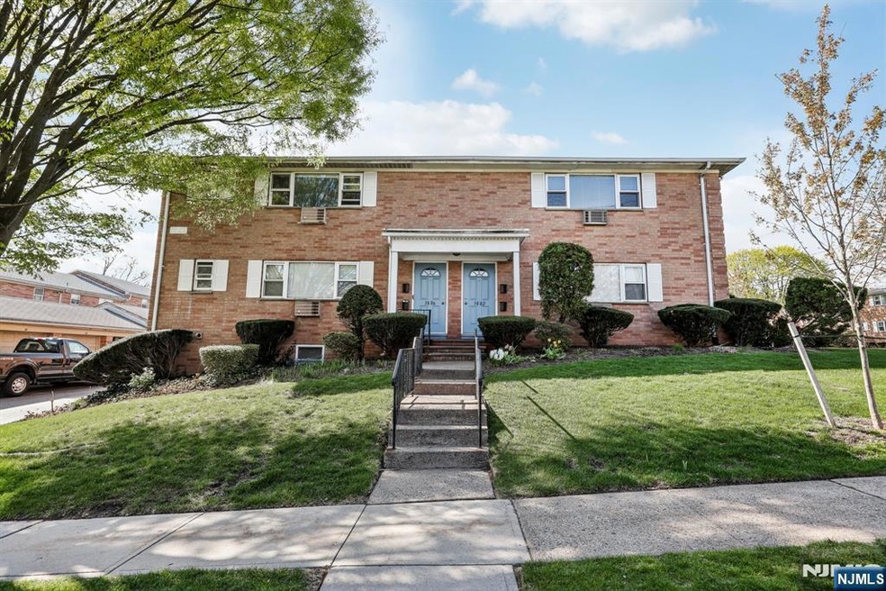 38 Dobrin Ct unit B, Fair Lawn, NJ 07410 - photo 1