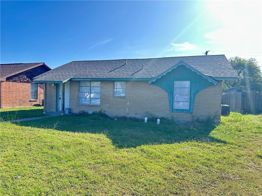 2552 Avenue B, Ingleside, TX 78362 - photo 1