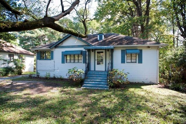 Cute cottage style home just waiting for your cosm