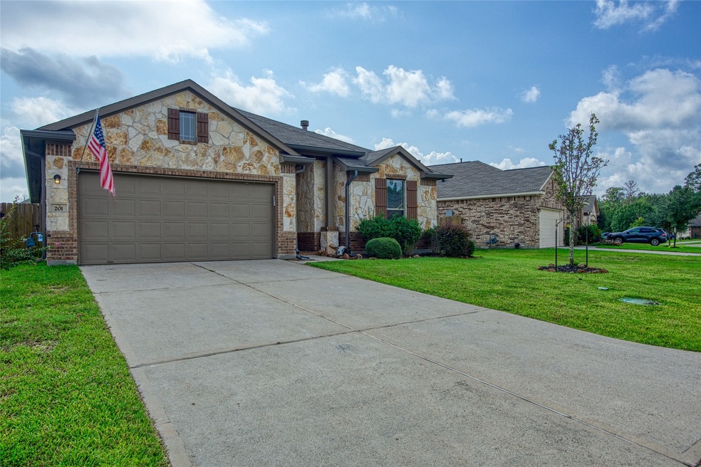 201 Country Crossing Cir, Magnolia, TX 77354 - photo 1