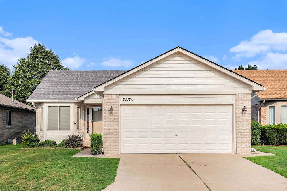 43146 Dante Ct, Sterling Heights, MI 48313 - photo 1