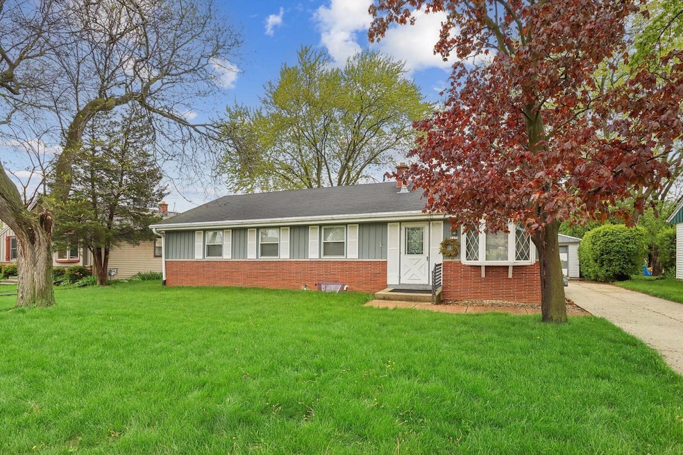 W Plainfield Ave-001