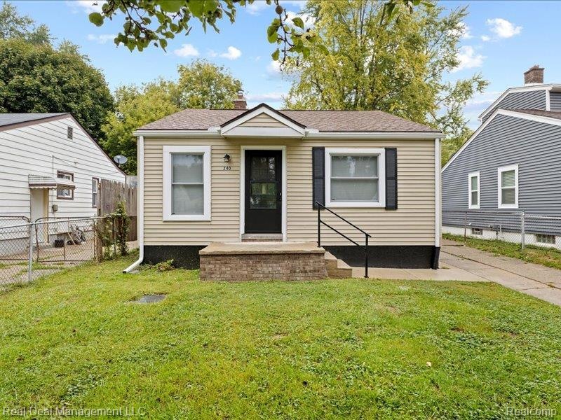240 W Fairmount Ave, Pontiac, MI 48340 - photo 1