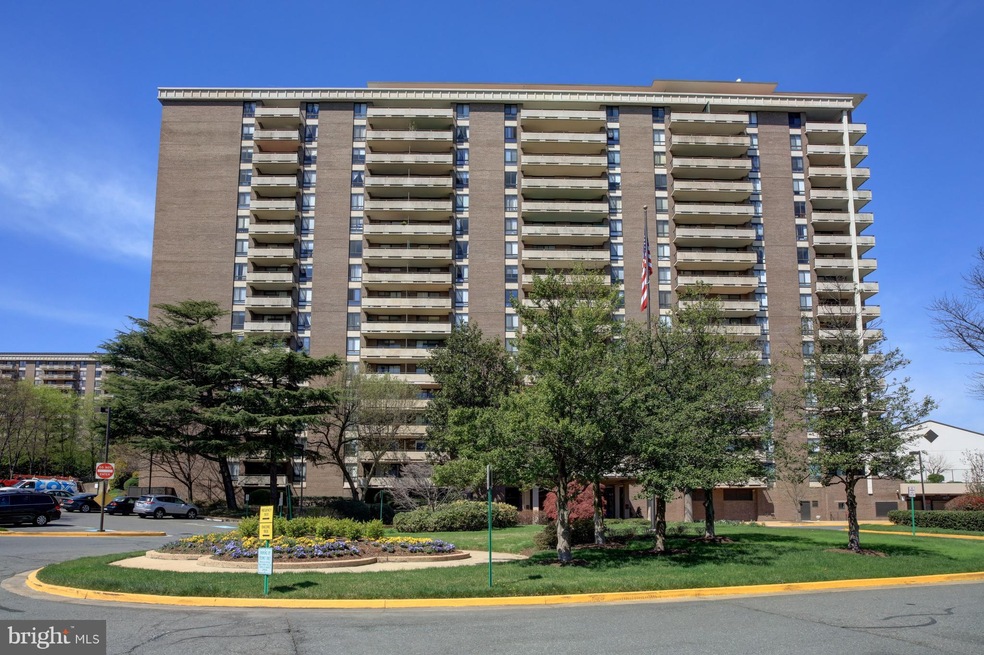 Regency unit 1714, McLean, VA 22102 - photo 1