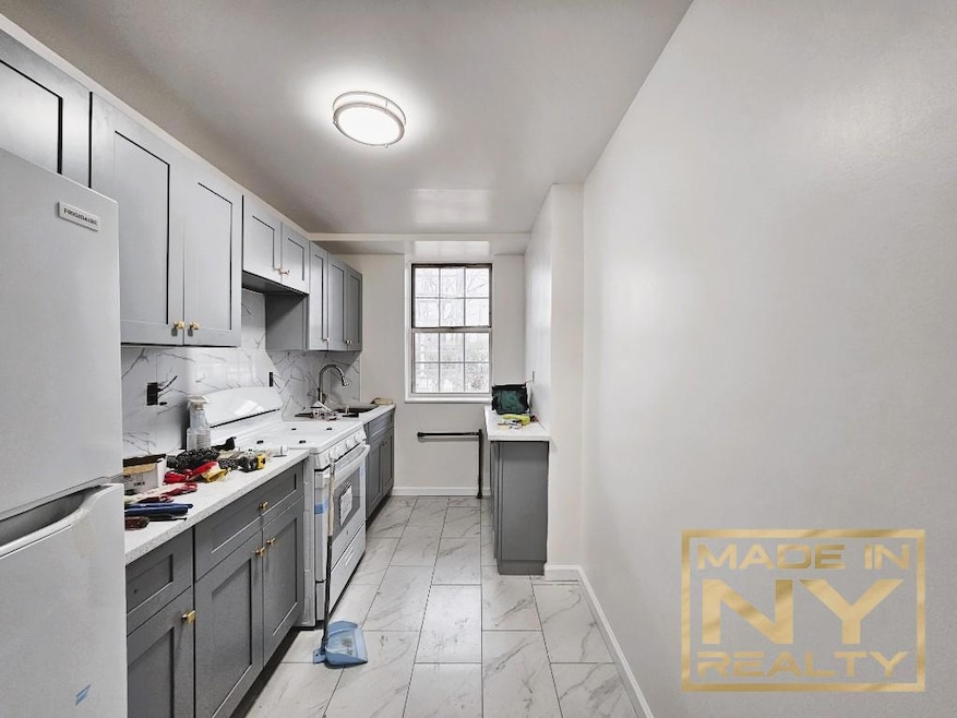 77-15 Park Dr E unit 5 ST, Flushing, NY 11367 - photo 1