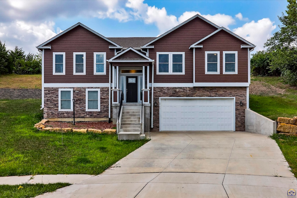 3751 SW Summerfield Dr, Topeka, KS 66610 - photo 1