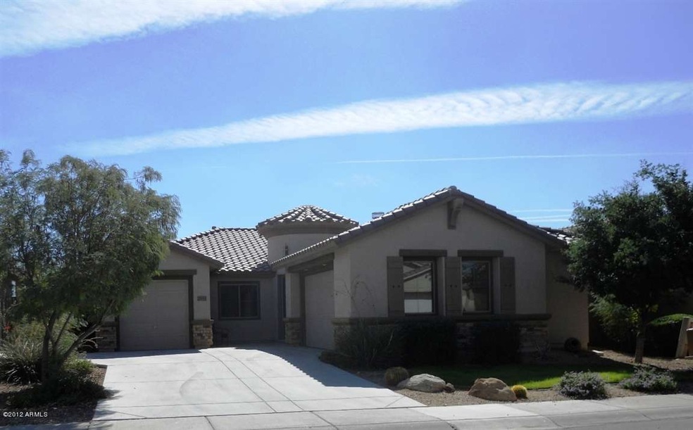 PATTON 2535 Shackleton Curb Appeal